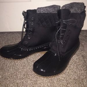 JustFab Duck Boots Size 12 NWT